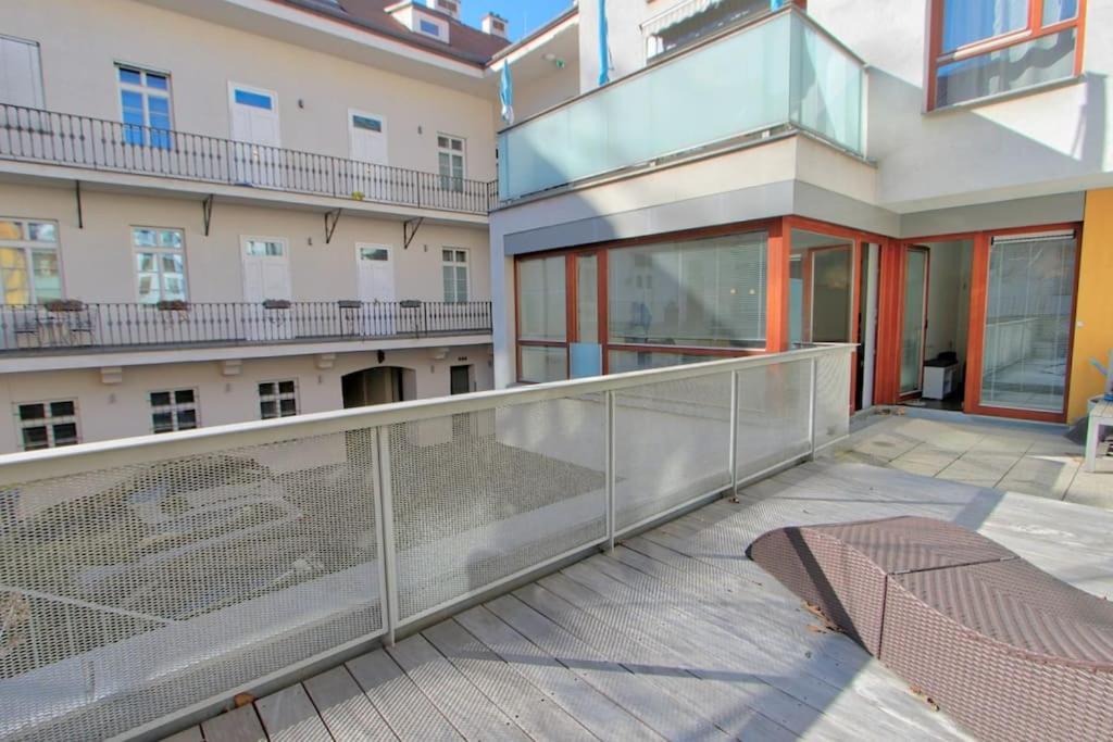 Auriapartments Karlin 2Kk S Terasou A Parkovanim 프라하 외부 사진