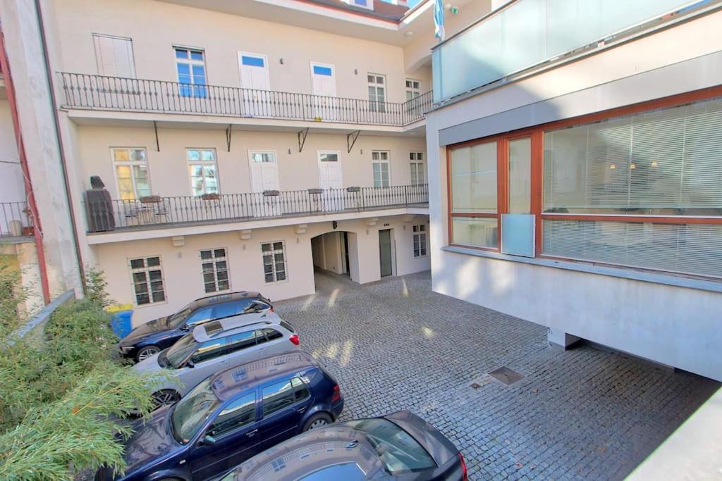 Auriapartments Karlin 2Kk S Terasou A Parkovanim 프라하 외부 사진